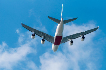 Flugzeug am Himmel