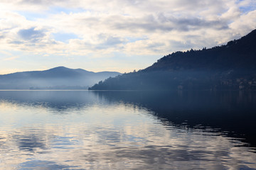 Fototapeta na wymiar paesaggio del lago di Como daTorno