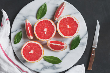 View from above of the white marble tray with grapefruits