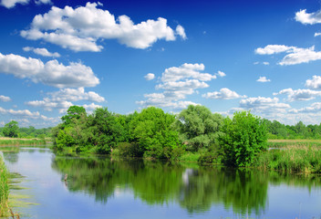 Fototapeta na wymiar river and blue sky