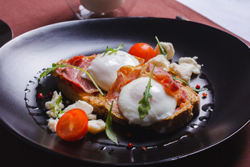 egg poached on toast