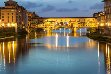 Obraz premium Ponte Vecchio at dusk, Florence, Italy