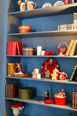 Декор на книжной полке