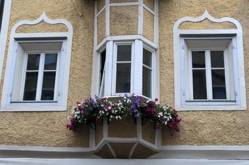Fototapeta na wymiar Typical windows in south tyrol