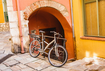 Fototapeta na wymiar Bike in French Archway
