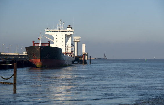 Tanker in Cuxhaven
