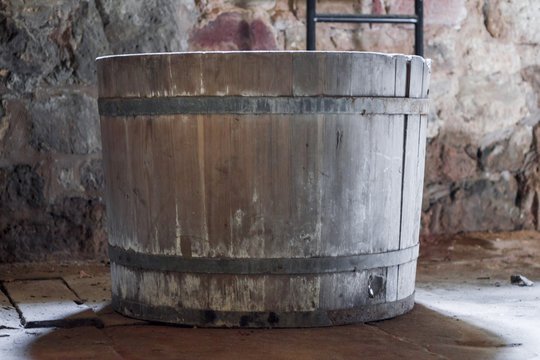Holzbottich f&uuml;r die Weinproduktion und Lagerung