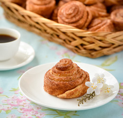 Homemade cinnamon buns cakes on a table