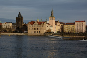 Blick über die Moldau zur Altstadt in Prag
