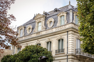 Fototapeta na wymiar Building in Avenue des Champs Elysees, Paris, France