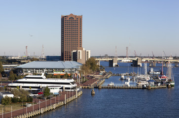 Obraz premium Norfolk City Waterfront And Marina