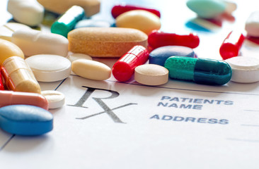 Prescription pills with prescription paper - obrazy, fototapety, plakaty