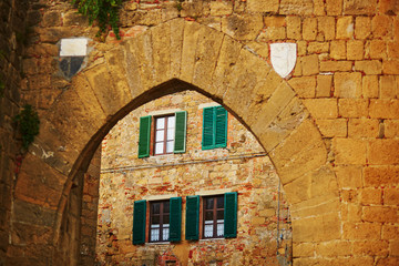 Fototapeta na wymiar Typical Italian building in small village