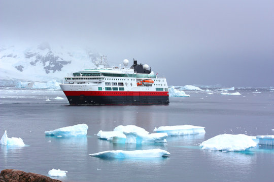 Schiff  in der Antarktis