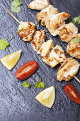 Gegrillter Hühnerspieß mit Koriander