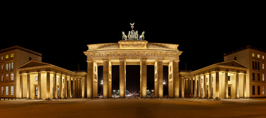 Brandenburg Gate Panorama © IndustryAndTravel