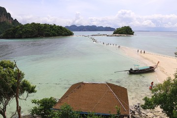 Koh Tup or Tup island, Thailand, July 2017. View of the beach that connect 3 islands (Koh Kai, Koh Tup & Koh Mor). © Daniele