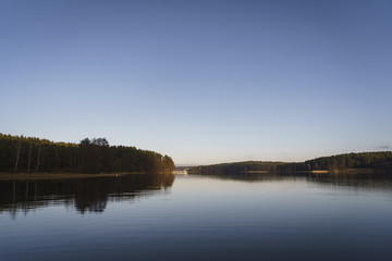 Fototapeta na wymiar Kaszubskie jezioro i odbicie w wodzie