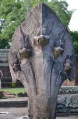 Fototapeta premium OLD SUKHOTHAI COBRA RAMPE D'ESCALIER WAT KHAO PHANOM PHLOENG THAÏLANDE 