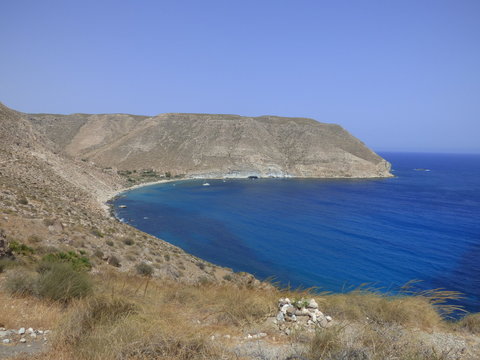 Cala de San Pedro (Cabo de Gata Almeria) en Las Negras en Nijar (Andalucia,España) Playa hippy de aguas cristalinas