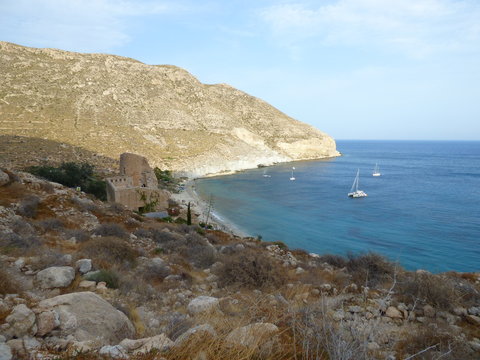 Cala de San Pedro (Cabo de Gata Almeria) en Las Negras en Nijar (Andalucia,España) Playa hippy de aguas cristalinas