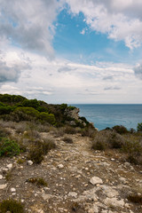 Fototapeta na wymiar Strand oder Küste am Mittelmeer