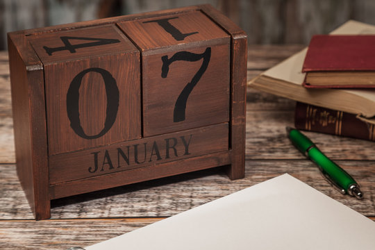 Perpetual Calendar in desk scene with blank diary page, January 7th