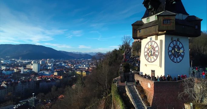 Luftbild vom Uhrturm am Schloßberg in Graz