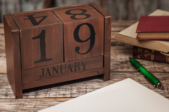 Perpetual Calendar in desk scene with blank diary page, January 19th
