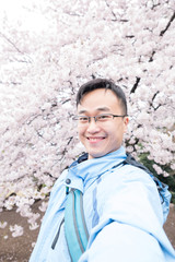 Fototapeta na wymiar man with Cherry blossoms