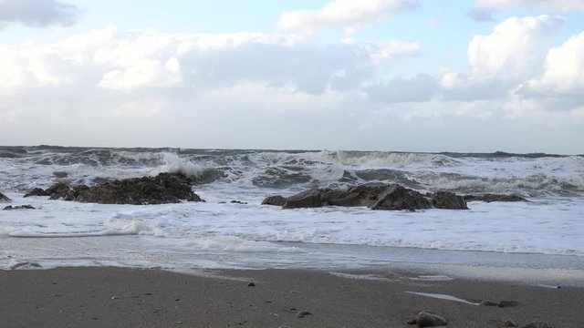 荒れる冬の日本海