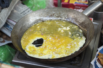 street omelet cooking