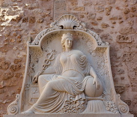 Statue d'Hermés en pierre