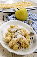 british crumble cake with powdered sugar