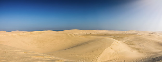 Panorama der Wüste von Katar nahe der Hauptstadt Doha