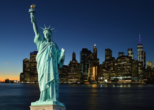 Fototapeta Statue of Liberty and Manhattah skyline.