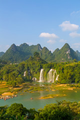 Obraz premium Landscape Waterfall