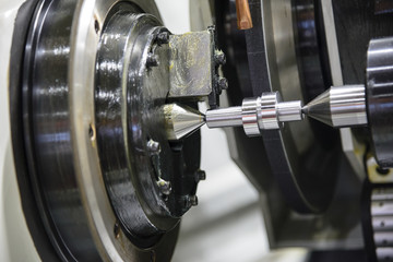 The cylindrical grinding machine with cam shaft part.Hi precision manufacturing for automobile part.