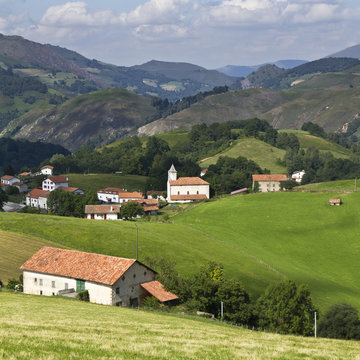 Urepel dans la vall&eacute;e des Aldudes
