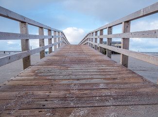 Fototapeta premium Brücke in Meer