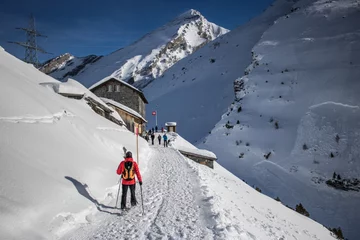 Fotobehang Bild einer Schneeschuhwanderung im Wallis © Sebastian