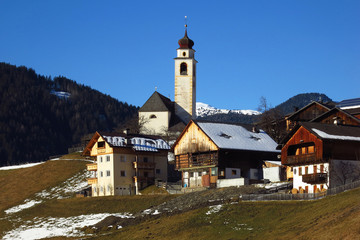 Fototapeta na wymiar Enneberg in Südtirol, Pustertal, Italien