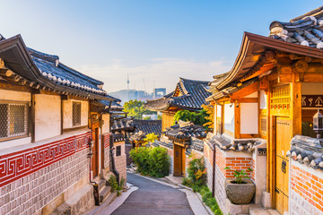 Zonsopgang van Bukchon Hanok Village in Seoul, Zuid-Korea