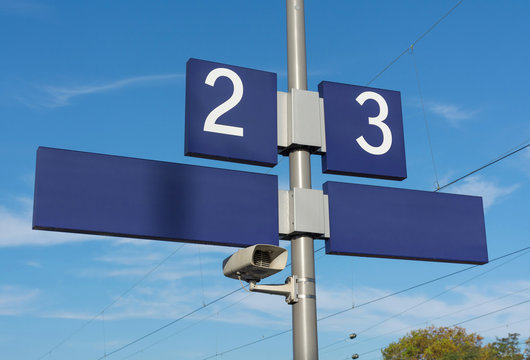 Bahnsteig Bahnhof Leitsystem Schilder 