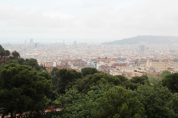 Fototapeta na wymiar A panoramic view of Barcelona from Guell Park