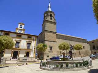 Ibros, localidad de Jaén, Andalucía (España), forma parte de la comarca de La Loma. Limita con Baeza con la que esta estrechamente relacionada, y con los municipios de Lupión, Rus, Canena y Linares