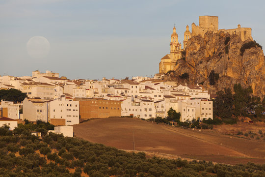 Spain, Andalusia, Olvera, Townscape with moonrise