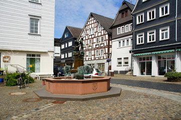 Naklejka premium Brunnen in der Kleinstadt Bad Laasphe im Süden von Nordrhein-Westfalen 