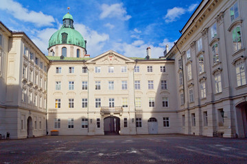 Fototapeta na wymiar Kaiserliche Hofburg in Innsbruck, Österreich