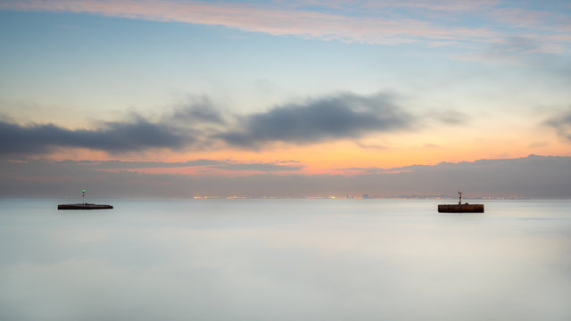 Paisagem tranquila do rio tejo em lisboa